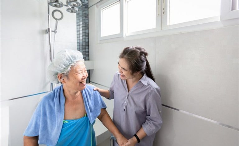 Senior Skin Hygiene: How Often Should An Elderly Person Bathe?