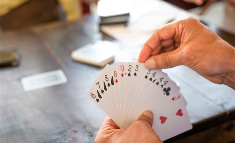 From Traditional Decks to Digital Challenges: The Evolution of Single-Player Card Gaming